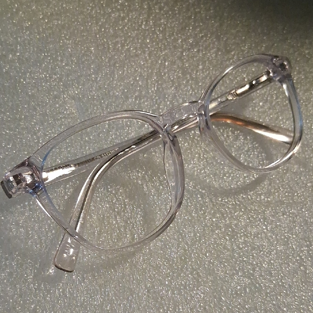 Clear Stylish & Modern Frame Women's Rx Frames Glasses .Robert Mitchel